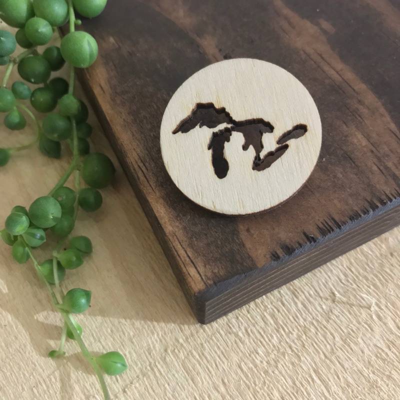 Reclaimed Holz Great Lakes Repel Pin/The Brave Wimp Reclaimed Holz Great Lakes Repel Pin/The Brave Wimp von TheBraveWimp