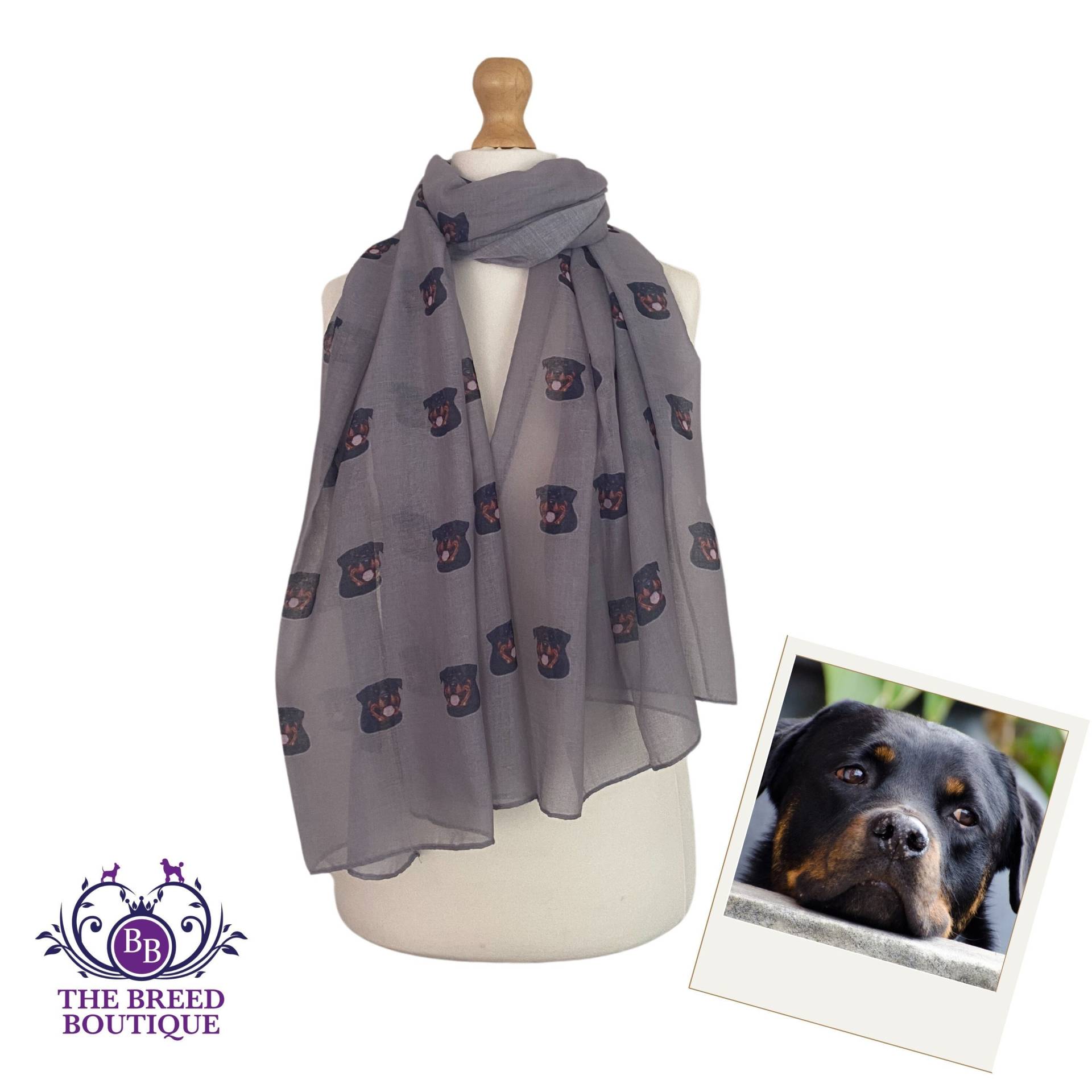 Rottweiler Schal Damen Hunde Print Tuch Auf Grauem Hintergrund von TheBreedBoutique