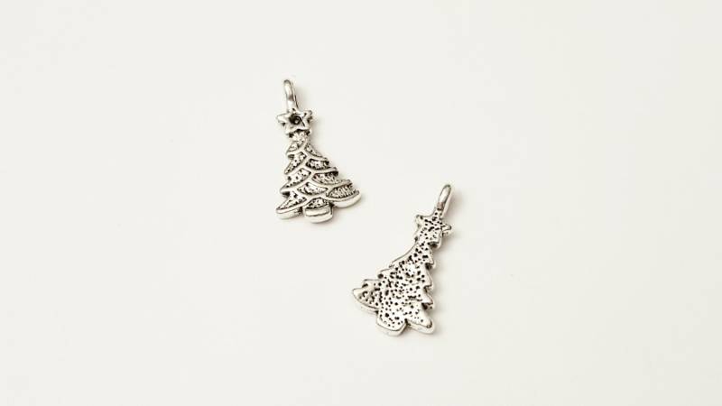 Christmas Tree O Tannenbaum - Listing Is For One Charm von TheBrightPenny