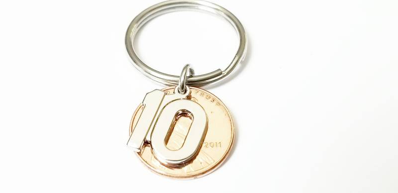 Glücksbringer Geschenk 2014 2015 2016 10. Jahrestag Lucky Penny Keychain Zehn Jahre Zusammen 10 Und Zählen Geschenke Für Männer von TheBrightPenny