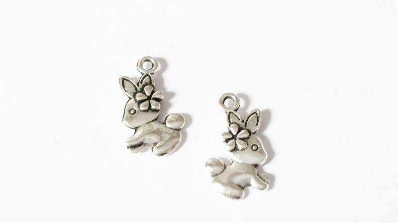 Hasenkäfer Hase Ostern - Listing Is For One Charm von TheBrightPenny