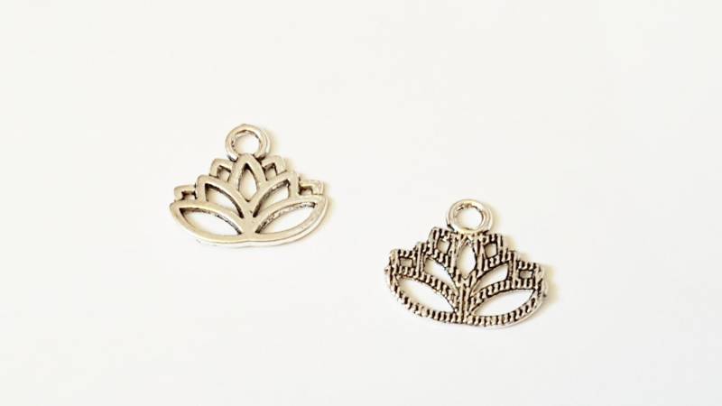 Lotusblüte Charm Namaste Yoga Lotus - Listing Is For One von TheBrightPenny