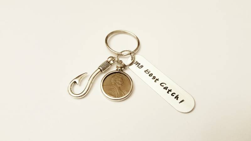 Personalisierte Penny Keychain Hundemarke Jahrestag Geburtstag Meine Beste Fang Geburtsjahr Münze Lünette Charme 10.20.30.40 von TheBrightPenny