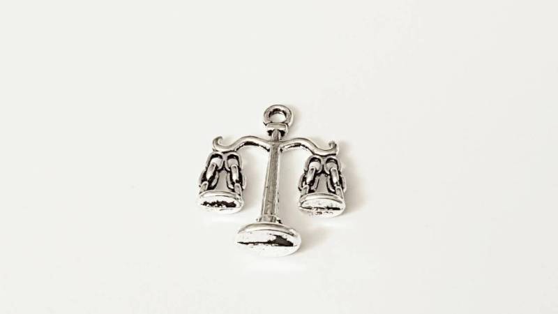 Scales Of Justice Lawyer Law Firm Rätin Esq Jd Richter Business Beruf - Listing Is For One Charm von TheBrightPenny