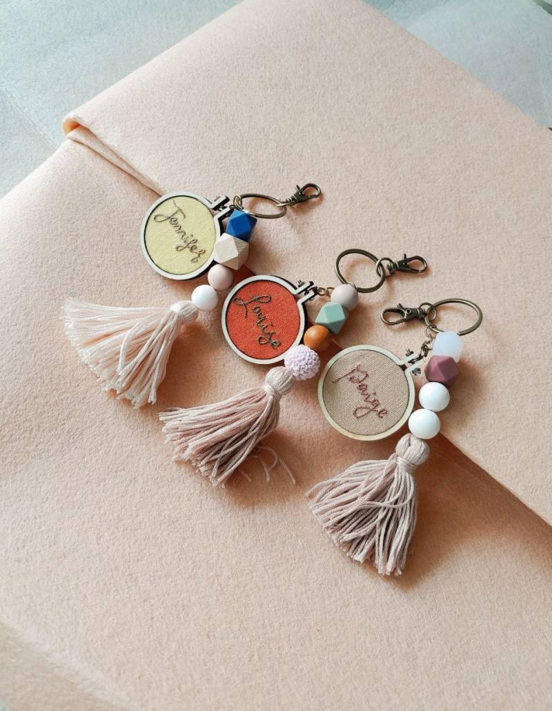 Personalisierter Name Schlüsselanhänger Boho Perlen Taschenanhänger von TheBrownSt