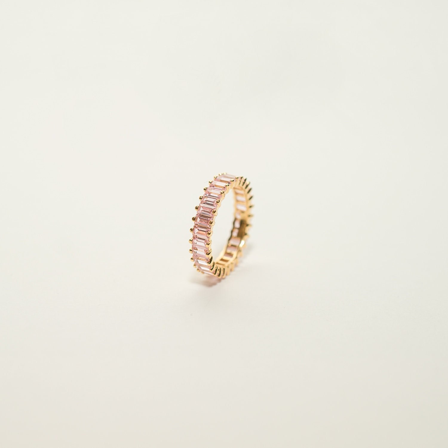 18K Gold Vermeil Pink Baguette Cz Eternity Band Ring - Zierliche Stapelbare Feine Schmuck 18K Gold Vermeil Pink Baguette Cz Eternity Band Ring - Zierliche Stapelbare Feine Schmuck von TheBushwickMarket