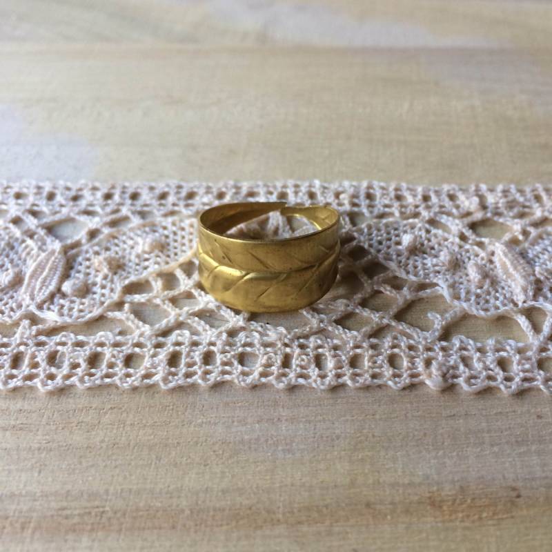 Messingblatt-Ring Verstellbarer Naturschmuck Messingblatt-Ring Verstellbarer Naturschmuck von TheButterfliesShop