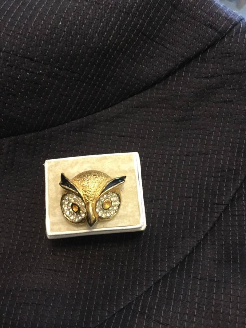 Eule Goldfarbene Brosche Mit Strass von TheCabbageRoseMD