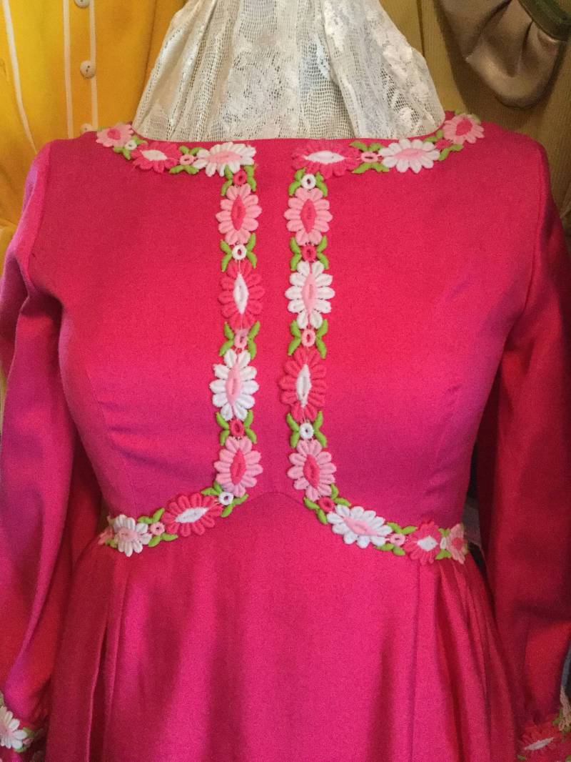 Fushia Gänseblümchen Kleid von TheCabbageRoseMD