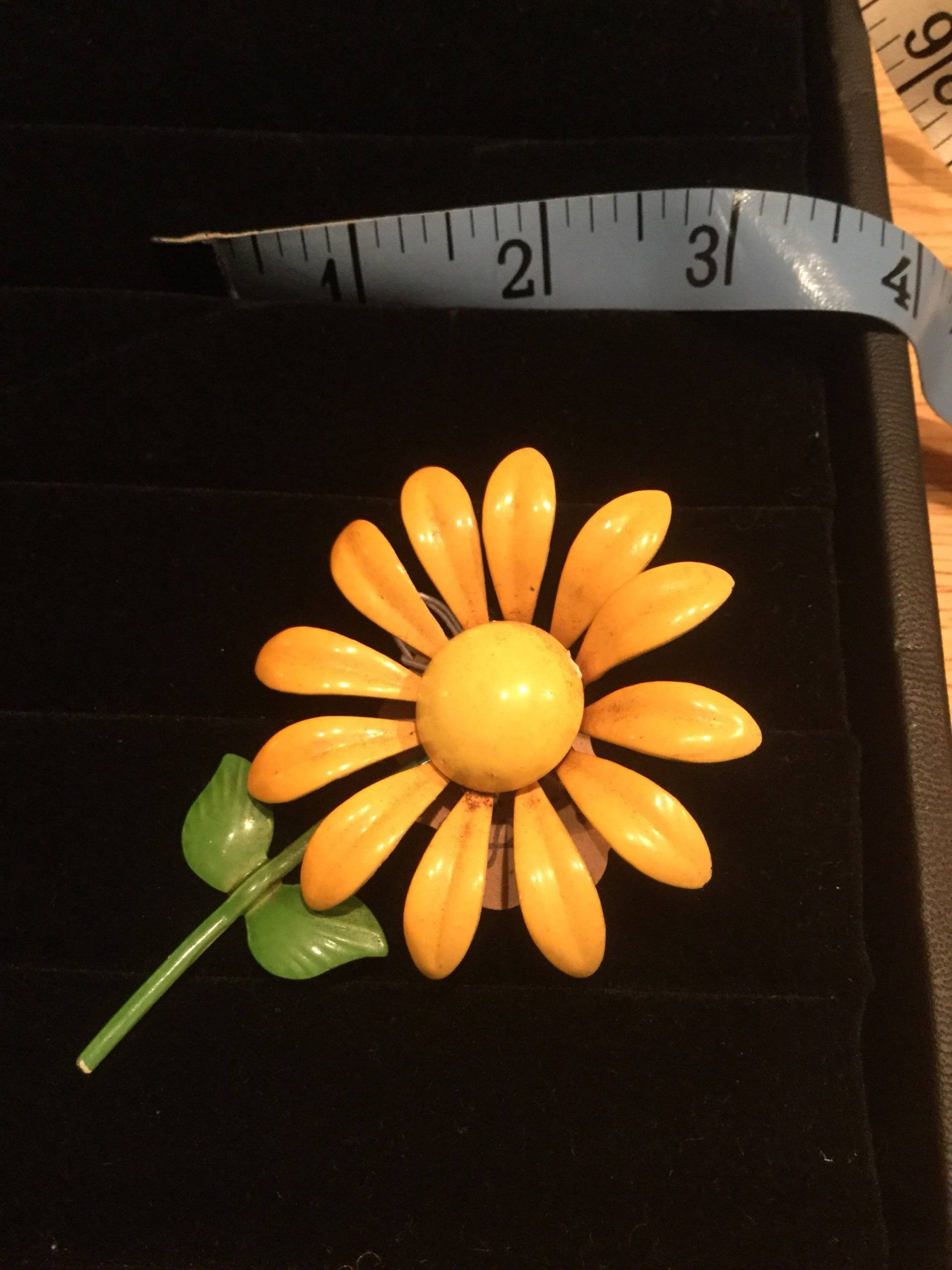 Gelbe Emaille-Pin von TheCabbageRoseMD