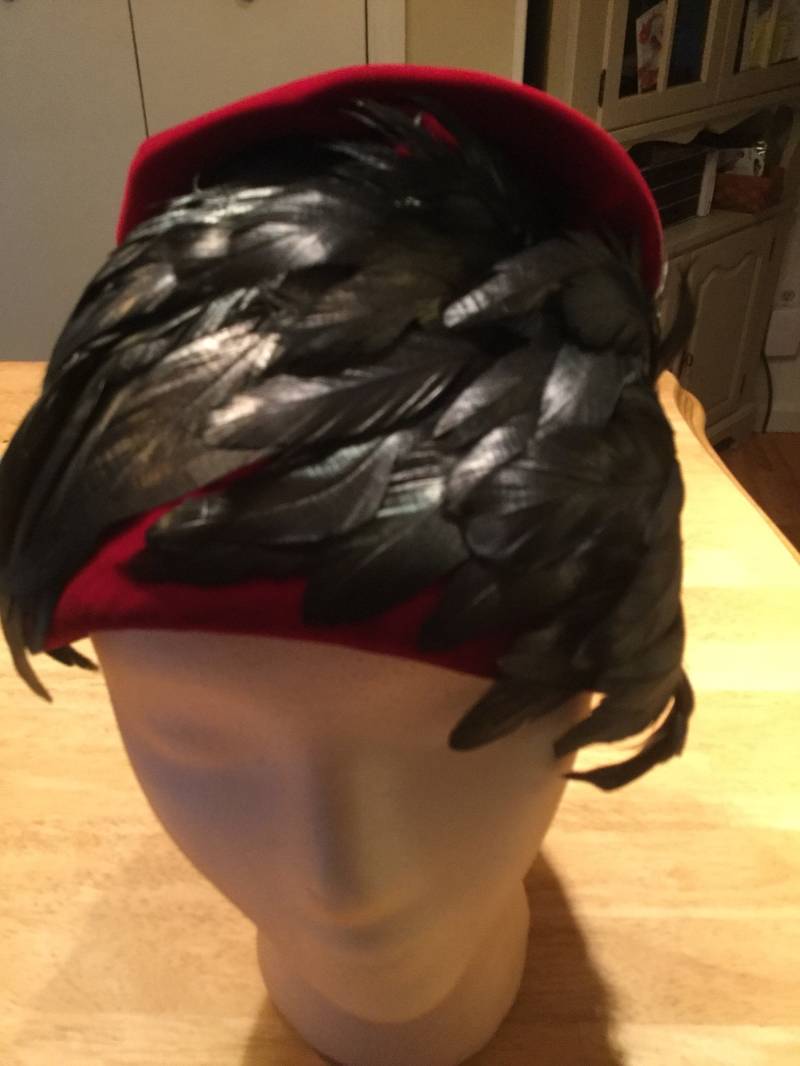 Roter Samt-Hut von TheCabbageRoseMD