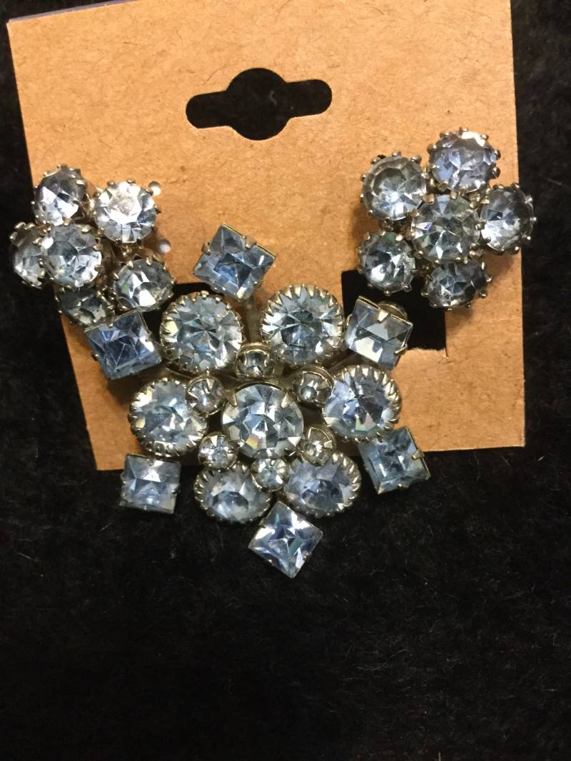 Weiss Brosche Und Brisur Ohrringe Im Set von TheCabbageRoseMD