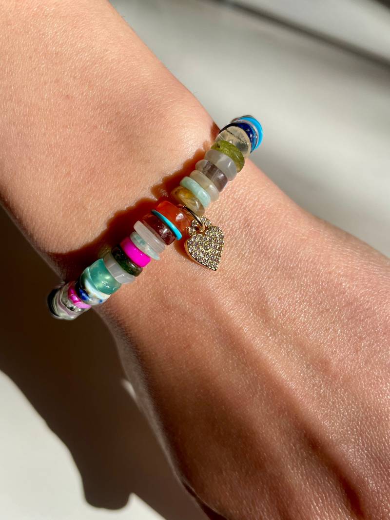 Fruchtige Kieselsteine - Heishi Edelstein Armband Mit Gold Filled Herz Anhänger Fruchtige Kieselsteine - Heishi Edelstein Armband Mit Gold Filled Herz Anhänger von TheCandyLace