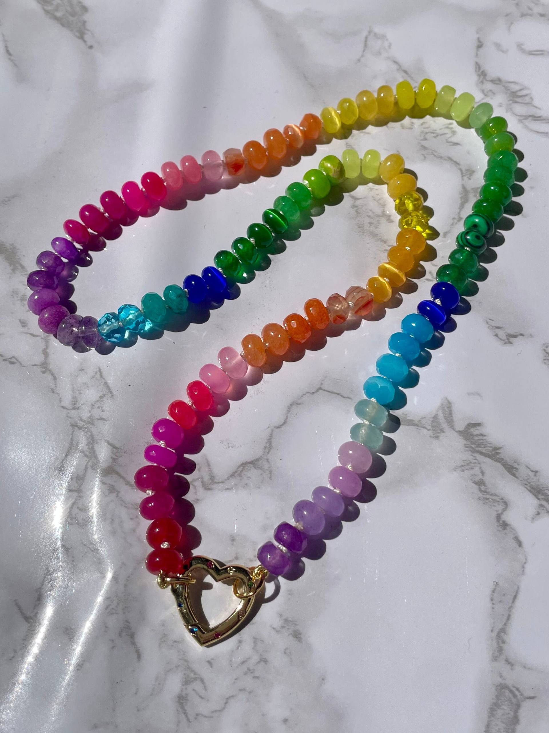 Schatz Kegelspiel | Handgeknüpfte Regenbogen Edelstein Candy Kette Mit Herz Anhänger Schatz Kegelspiel | Handgeknüpfte Regenbogen Edelstein Candy Kette Mit Herz Anhänger von TheCandyLace