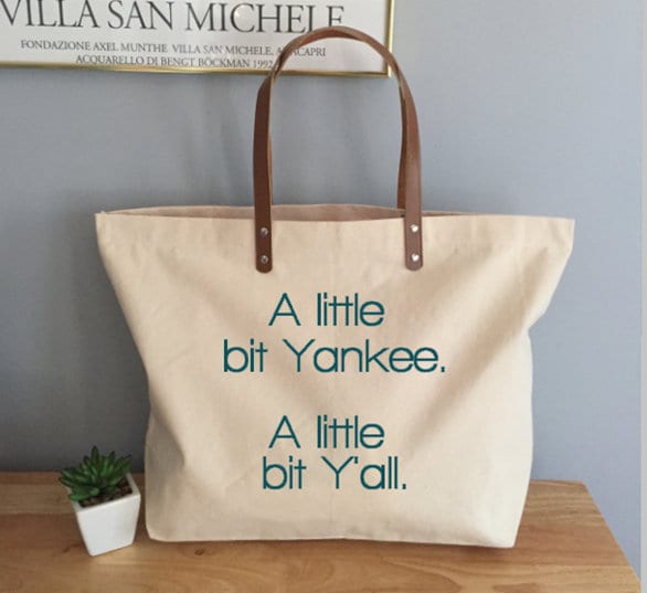 Ein Bisschen Yankee Ein Y'all Tote Mit Ledergriffen, Lustige Einkaufstasche, Weekender Canvas Südliche Einkaufstasche Ein Bisschen Yankee Ein Y'all Tote Mit Ledergriffen, Lustige Einkaufstasche, Weekender Canvas Südliche Einkaufstasche von TheChampagneSocial