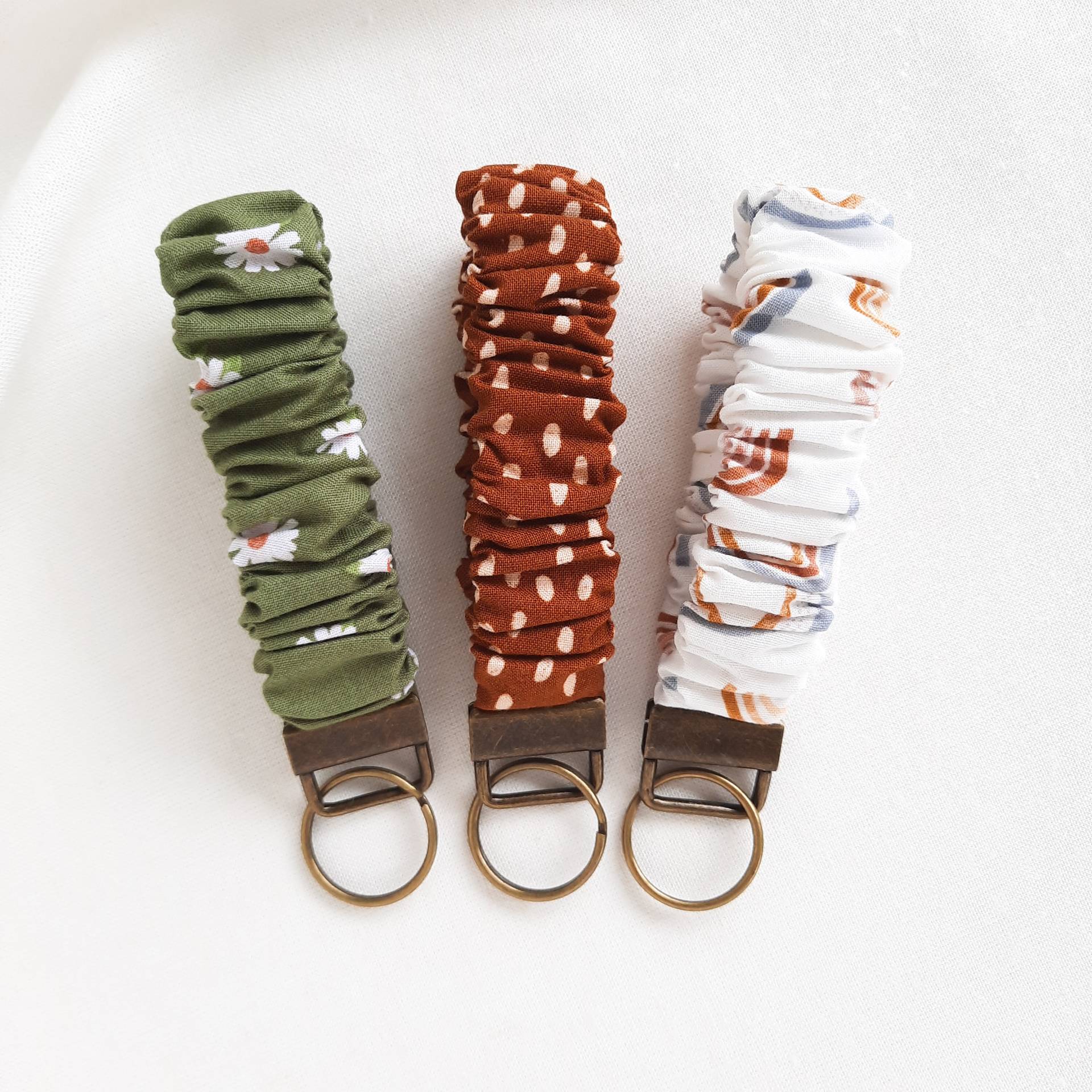 Scrunchie Armband Schlüsselanhänger, Schlüsselanhänger Geschenk Für Lehrer Scrunchie Armband Schlüsselanhänger, Schlüsselanhänger Geschenk Für Lehrer von TheCherishTree