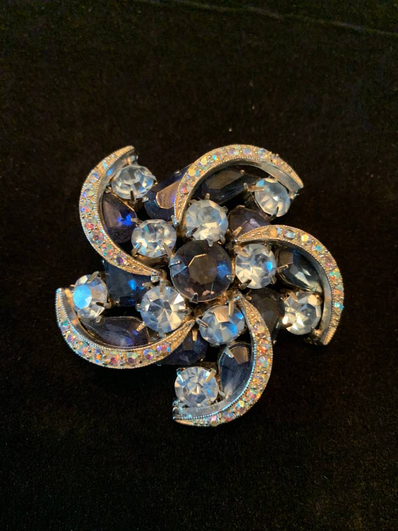 Vintage Saphirfarbene Brosche Mit Passendem Armband von TheChinaDolleGoods