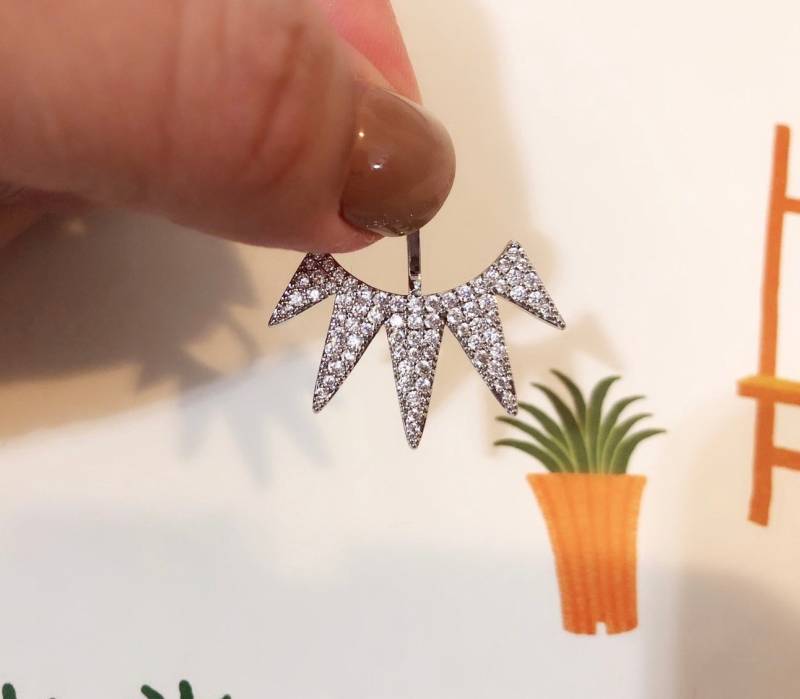 Silber Micro Cz Gepflastert Dreieck Fan Ohrring Jacke von TheClaireStory