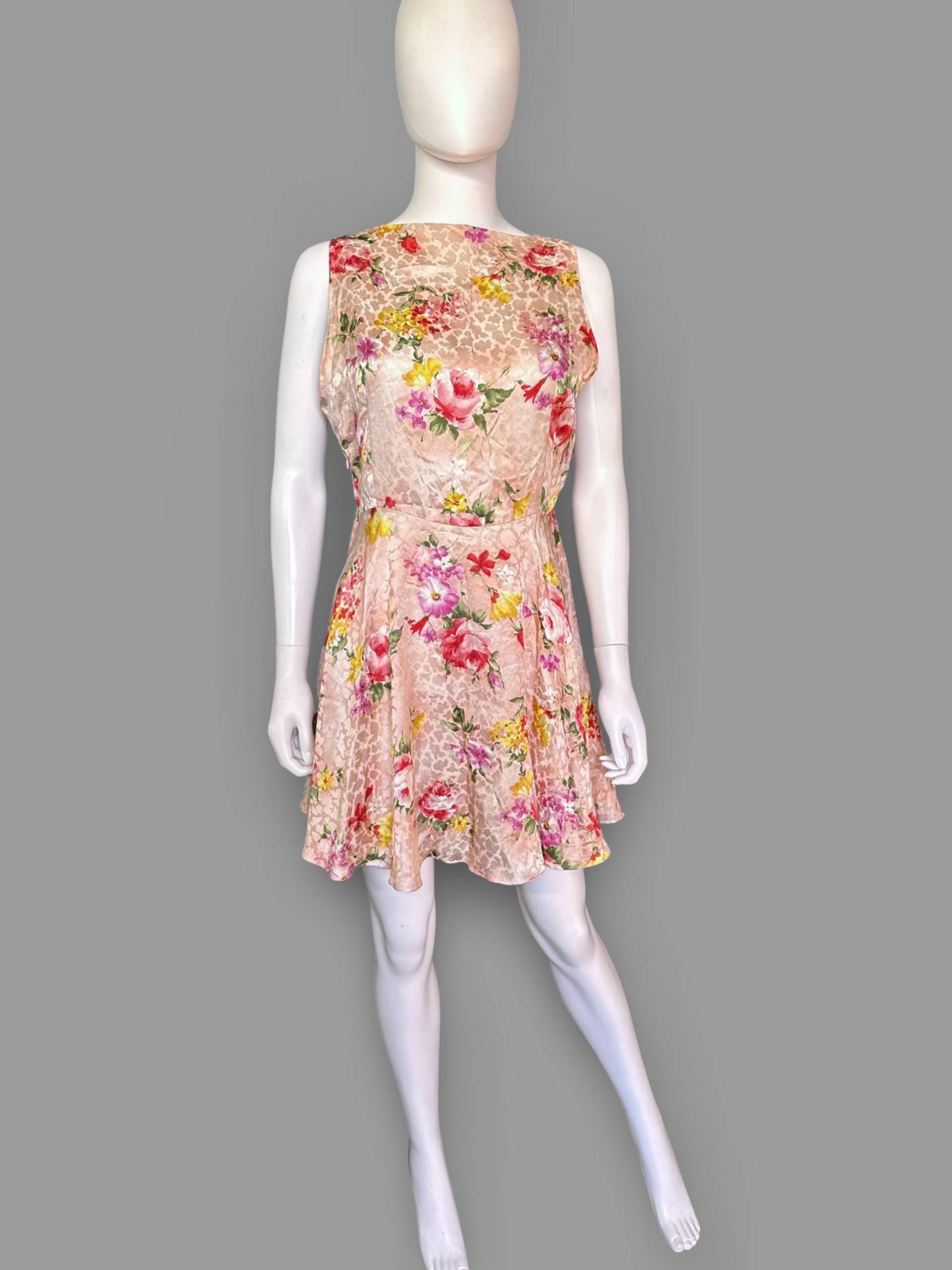 Vintage 1990Er Jahre Maßgeschneiderte Pfirsich Floral Seide Ärmellose Scup Zurück Mini Kleid Mittelgroß von TheClassicKitten