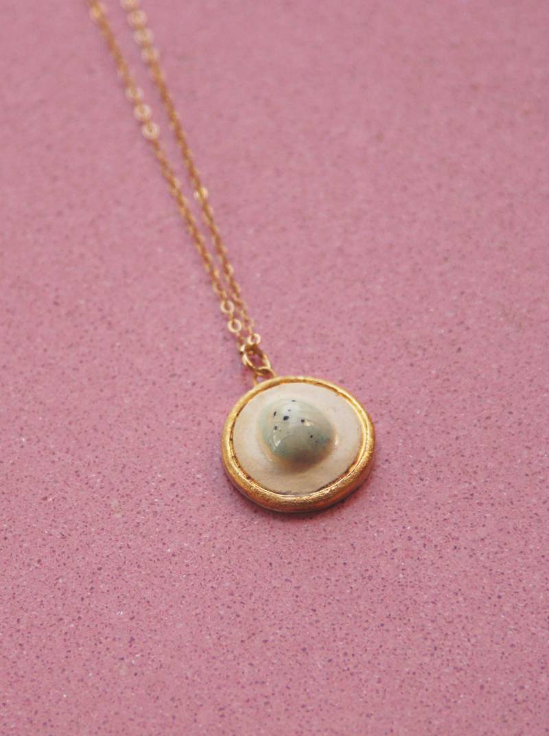 Rotkehlchen Ei Kette I Naturschmuck Geschenk Für Naturliebhaber Keramik Vogel von TheClayMothShop