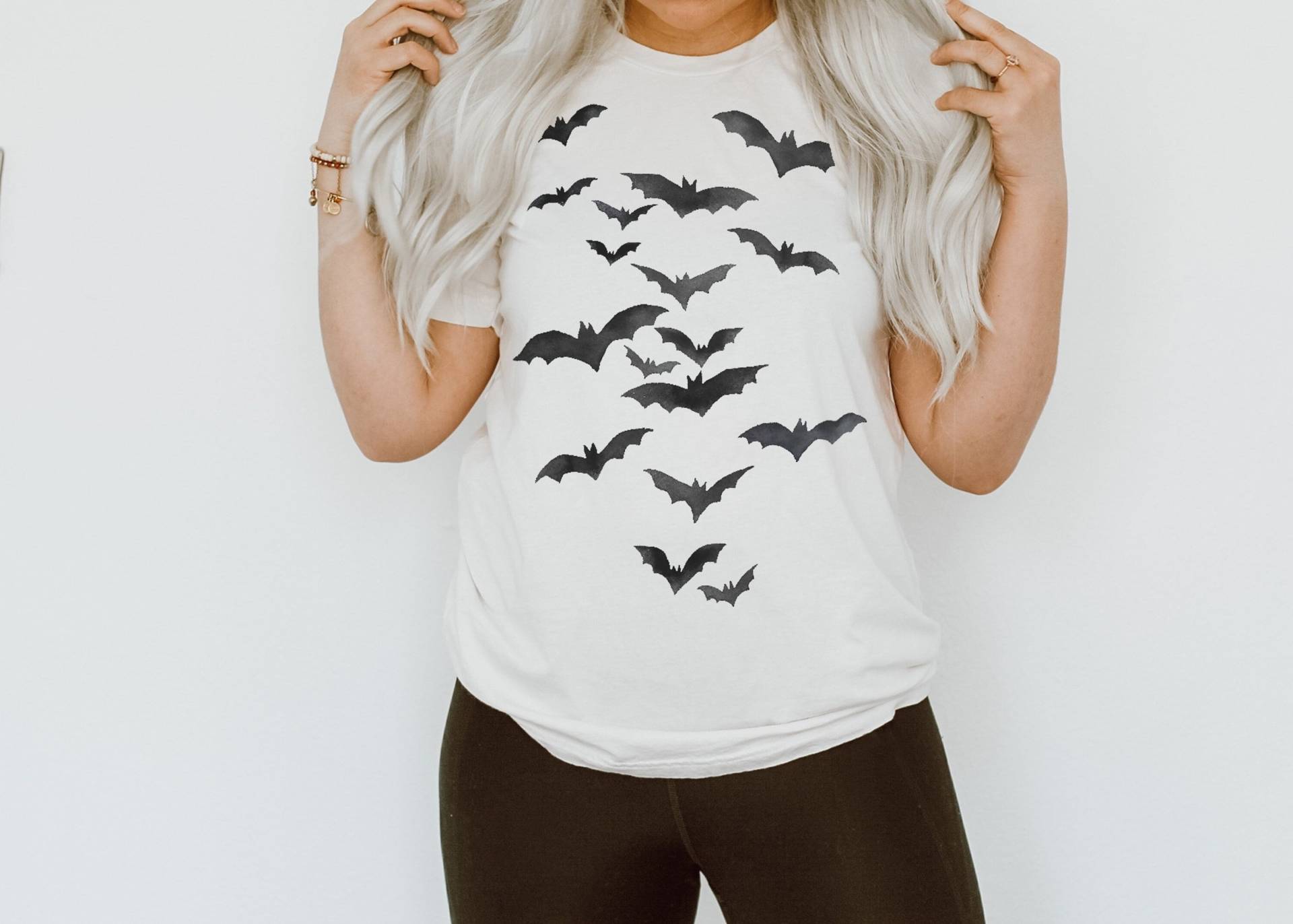 Halloween Fledermaus Shirt, Fledermäuse Halloween, Frauen Geschenk, Fliegende T-Shirt von TheCocoBear