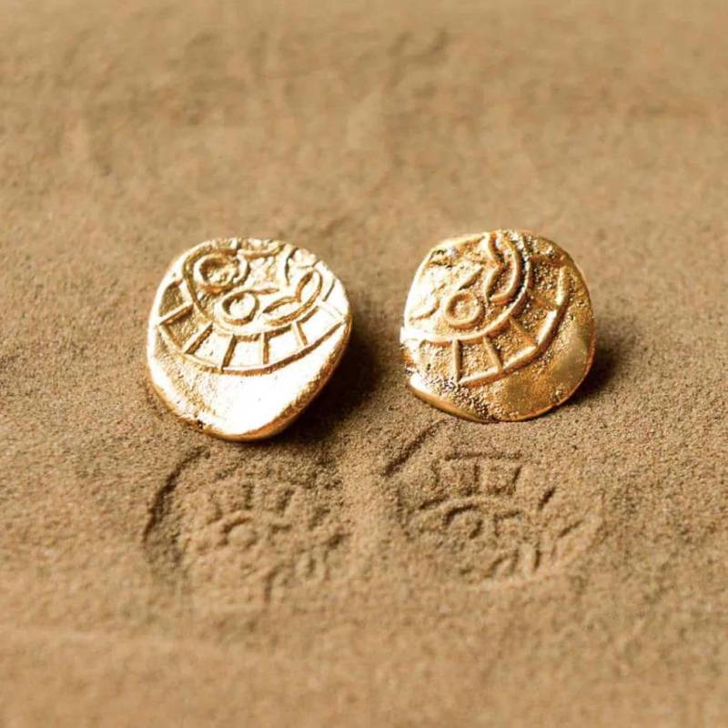 Goldene Ohrringe Fossil Aus Messing Von Studio Kassa Jaipur, Indien von TheCocoonBoutique
