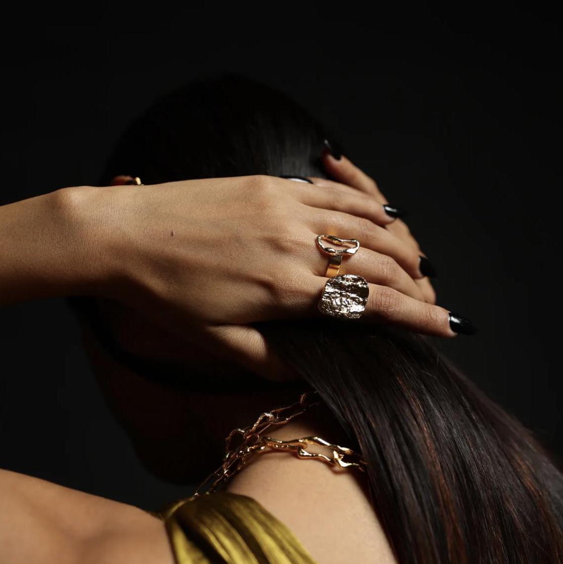 Goldener Ring Aus Messing Von Studio Kassa Jaipur, Indien, Anpassbare Größe von TheCocoonBoutique