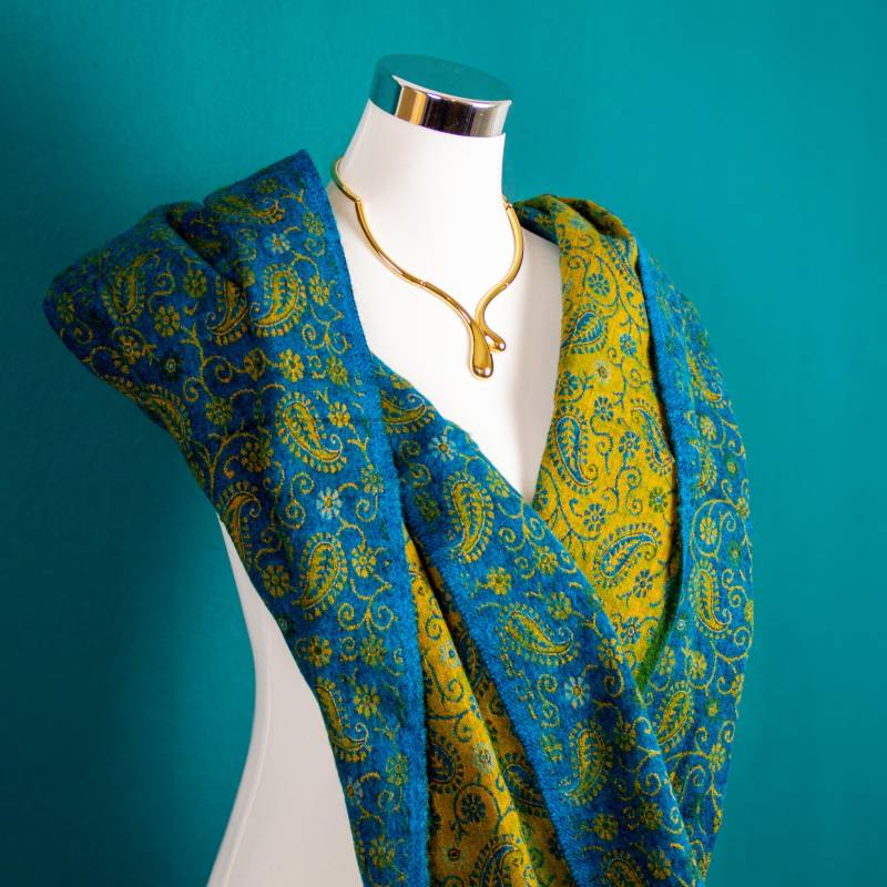 Tibet Schal Aus Yakwollemix in Feinem Floralen Muster, Ocker-Petrol, Nr. 66 von TheCocoonBoutique