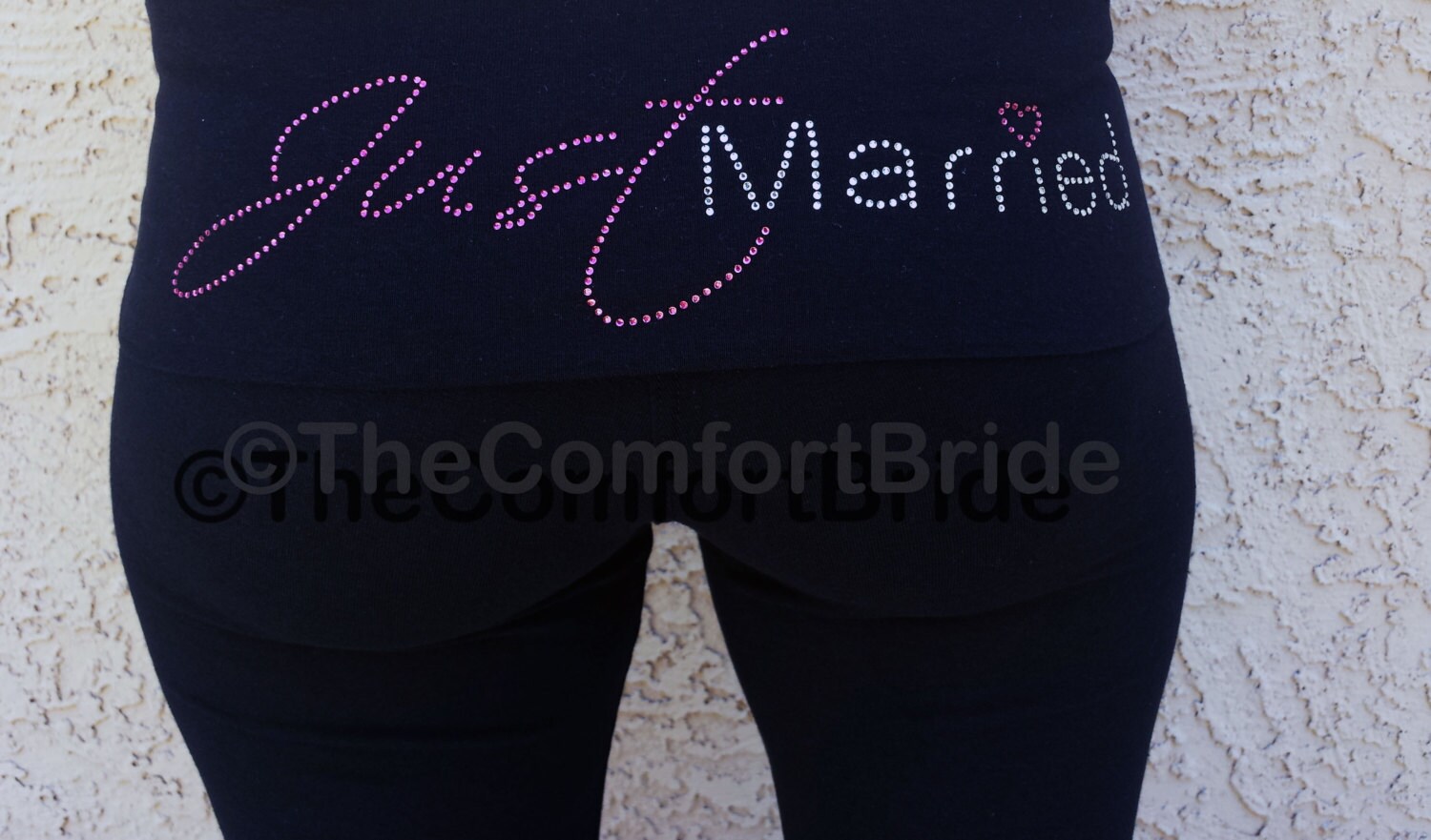 Just Married Yogahosen. Braut Flitterwochen-Bekleidung.just Custom Schwarz Falten Über Flitterwochen Kleidung von TheComfortBride