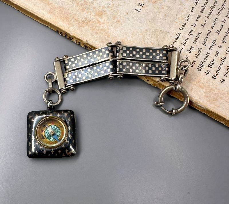 Antike Niello Silber Kompasskette, Deutscher Kompassanhänger von TheCompassCollector