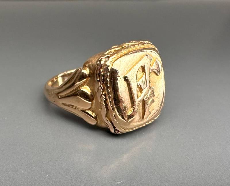 Antiker 14K Gold Siegelring Deutscher "Pf' Initialring, Us Größe 8 1/4 von TheCompassCollector