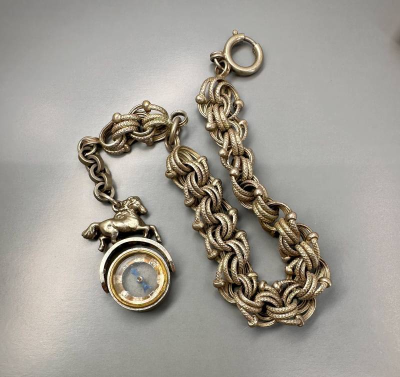 Vintage Kompass Anhänger, Taschenuhr Anhänger in Einer Silberfarbenen Box von TheCompassCollector