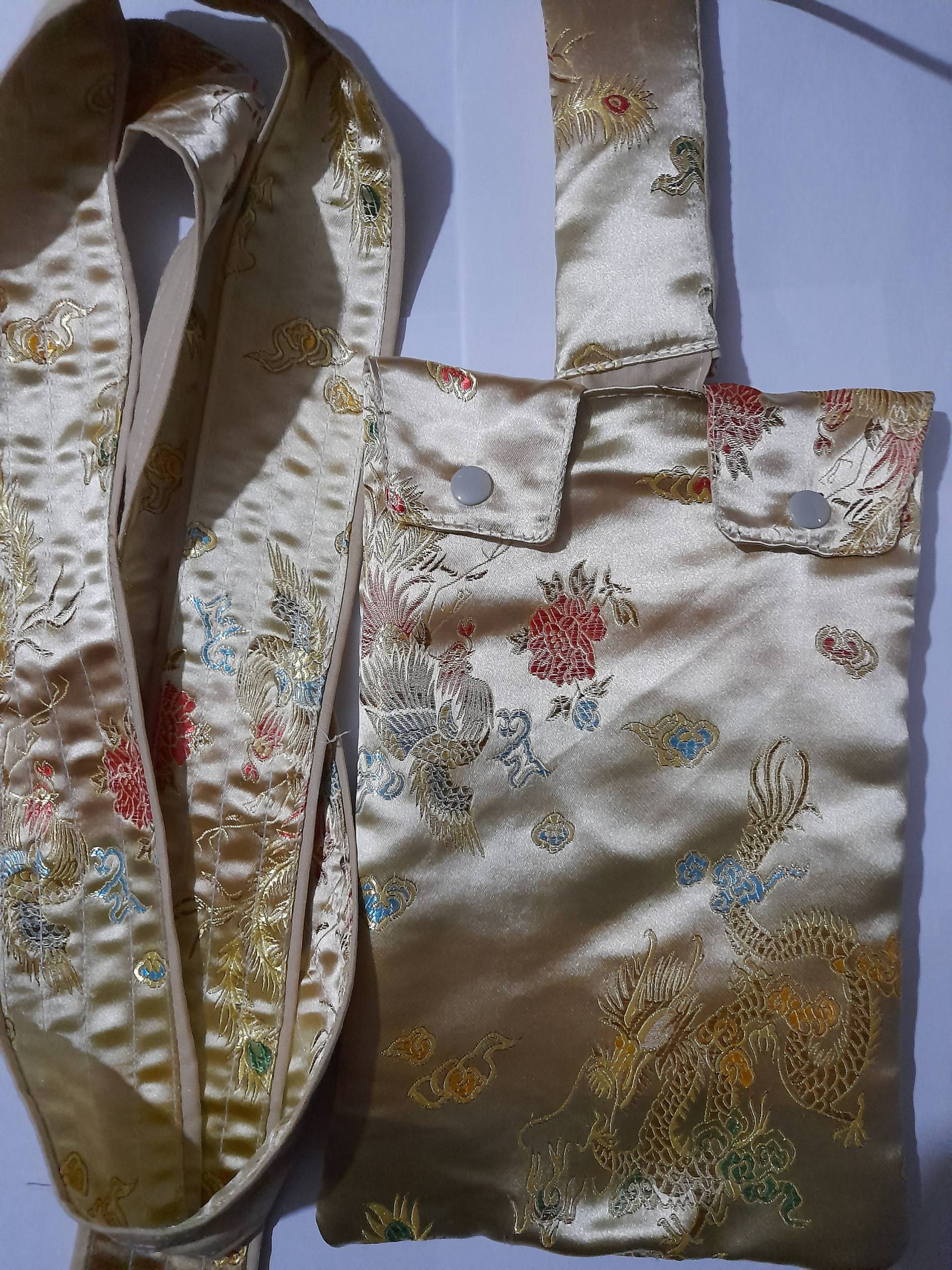 Cathener Beinbeutel Abdeckung. Goldener Drache Mit Option Schlauchabdeckung Oder Schultergurt von TheConfidence