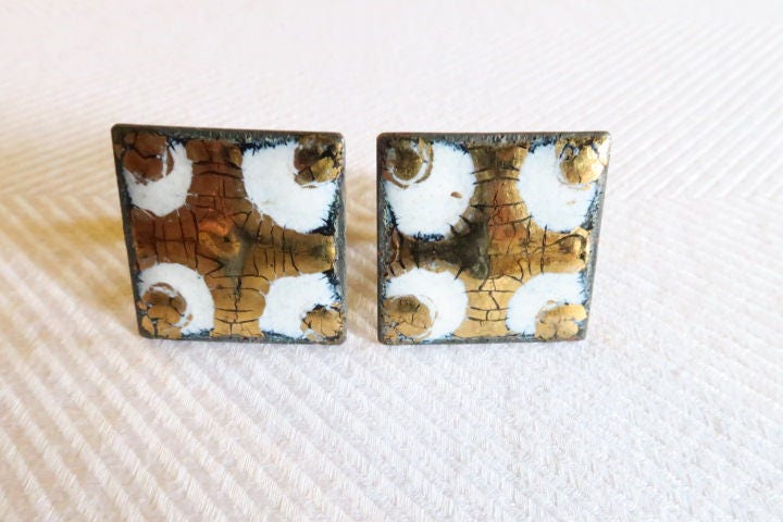 Vintage Mid Century Modernist Weiß & Gold Emaille Auf Kupfer Manschettenknöpfe von TheConsummateImage