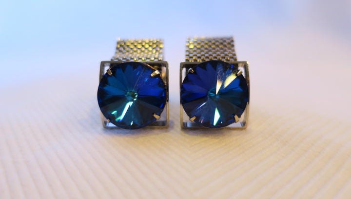Vintage Silber Ton Prong Set Blau Rivoli Rhinstone Wrap-A-Runde Manschettenknöpfe von TheConsummateImage