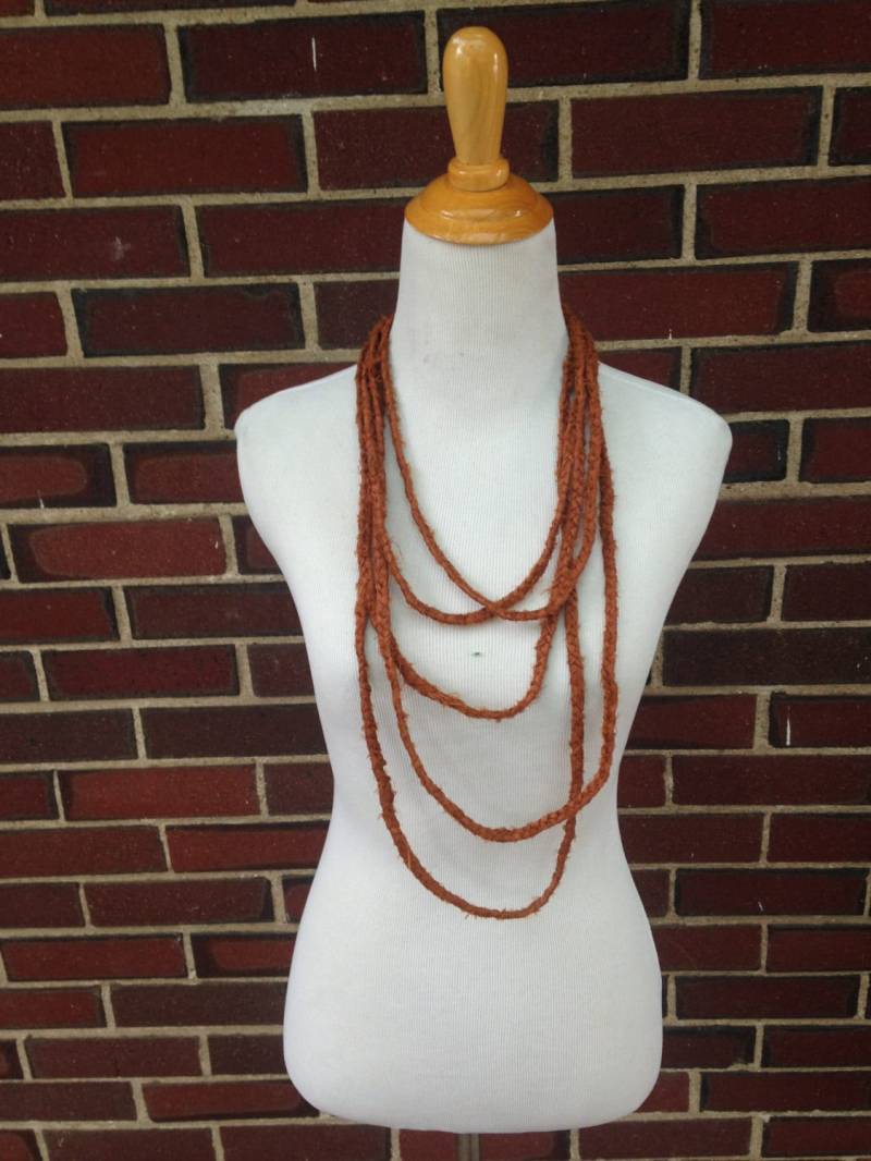 Geflochtene Rost Dupionseide Halskette - Lang von TheCorkandStitch