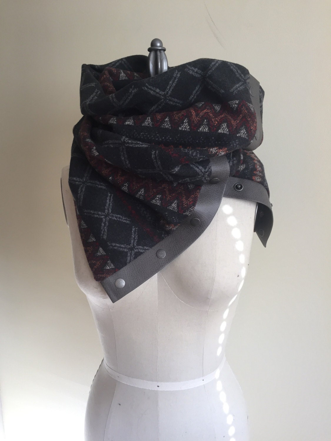 Grobstrick Azteken Print Rundschal von TheCorkandStitch