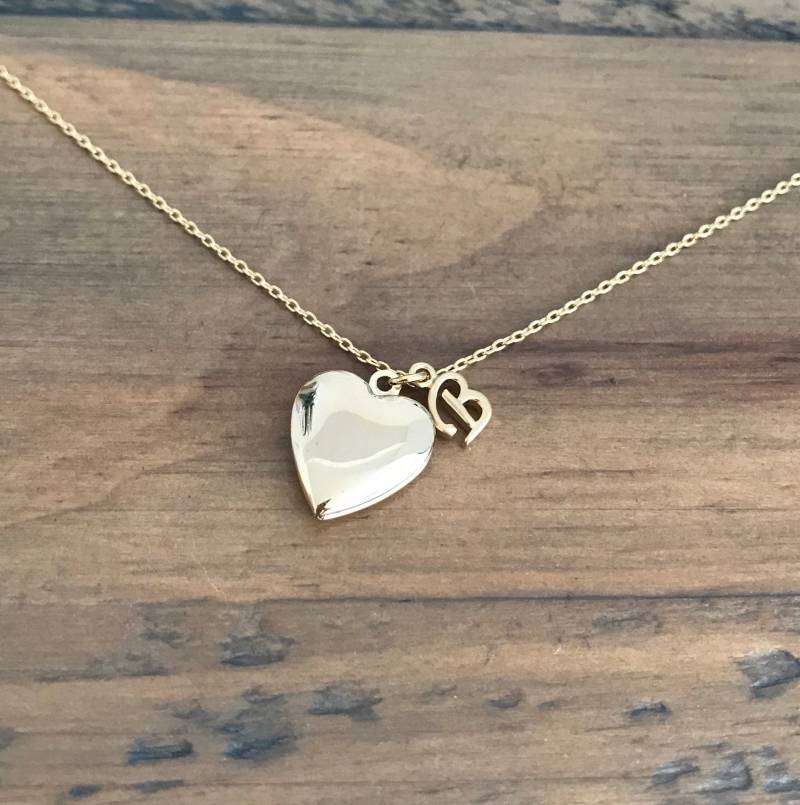 Gold Medaillon Halskette Mit Initial Personalisierter Herz Anhänger von TheCosmicChic