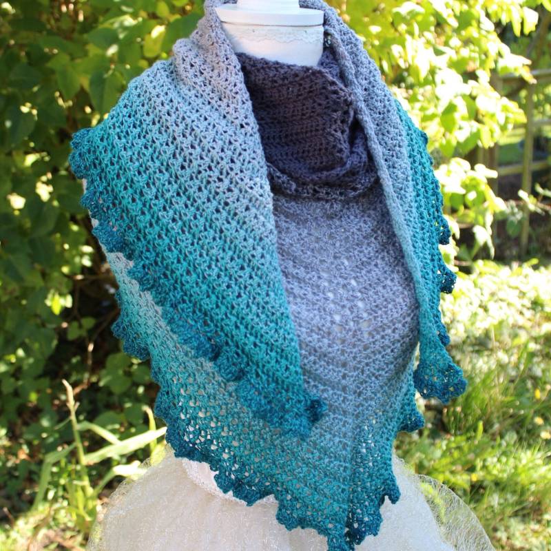Gehäkelter Baumwoll Schal Mint Blau Grau Farbverlauf, Eleganter Schal Gehäkelter Baumwoll Schal Mint Blau Grau Farbverlauf, Eleganter Schal von TheCosyPotato