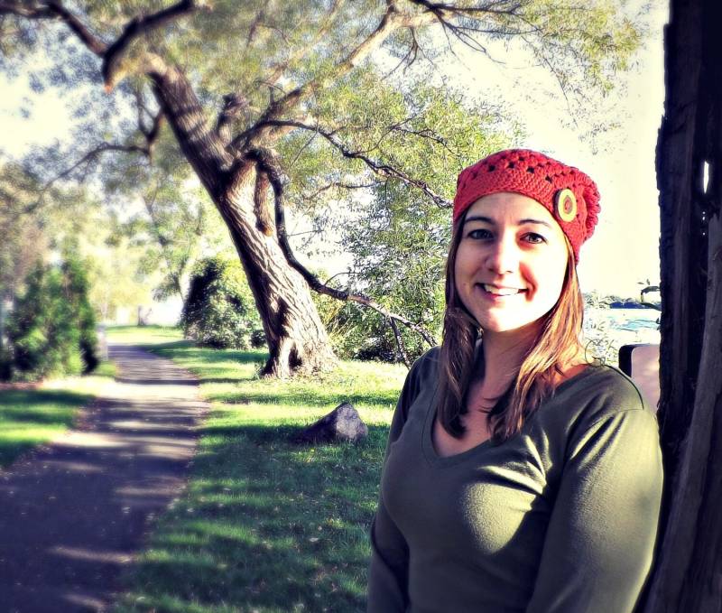 Handgehäkelte Slouch Mütze Baumwollmütze Mit Rohholzknopf von TheCottonRoad