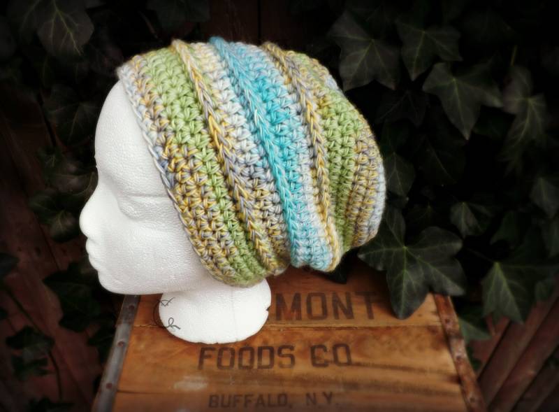 Handgehäkelte Slouchy Beanie Unisex Wollmütze von TheCottonRoad