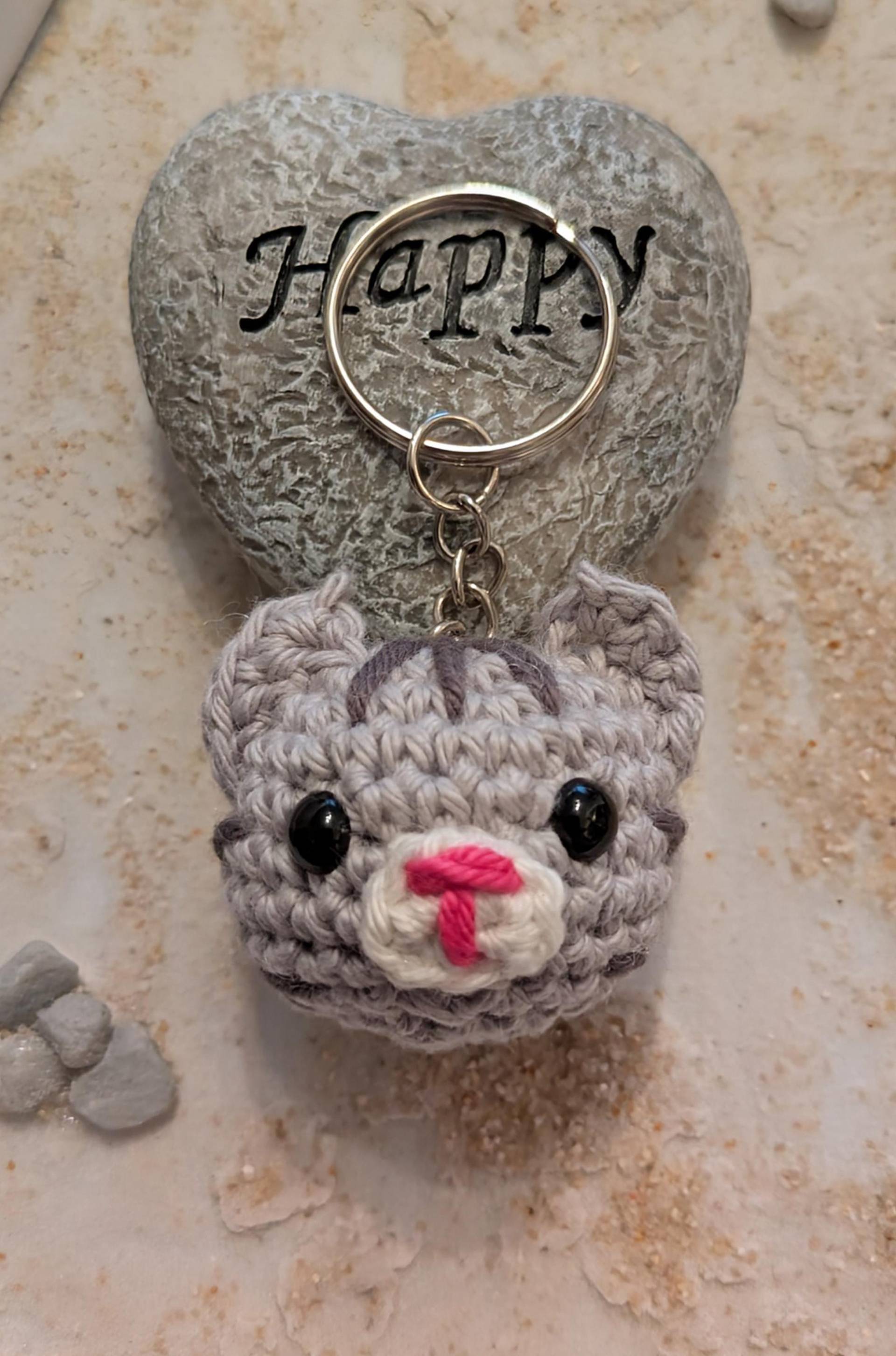 Mini-Katze - Gehäkelter Schlüsselanhänger | Handarbeit Mit Liebe Zum Detail Mini-Katze - Gehäkelter Schlüsselanhänger | Handarbeit Mit Liebe Zum Detail von TheCozyLoopDesigns