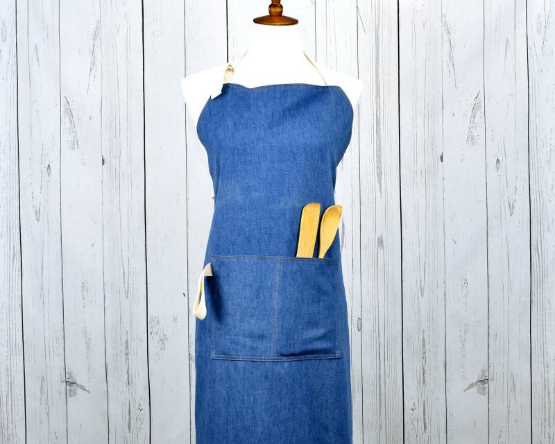Recycelte Jeans-Kochschürze Verstellbare Bindebänder, Taschenschlaufe Recycelte Jeans-Kochschürze Verstellbare Bindebänder, Taschenschlaufe von TheCraftLadyCo