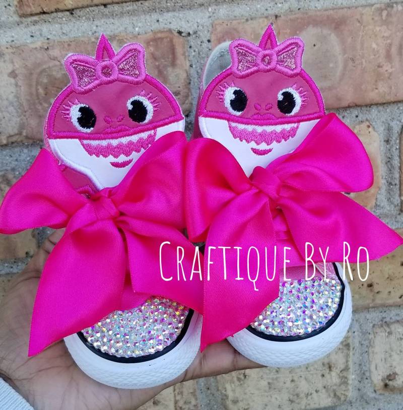 Custom Hai Geburtstag Bling Schuhe - Geburtstags-Outfit Inspiriert Custom Hai Geburtstag Bling Schuhe - Geburtstags-Outfit Inspiriert von TheCraftiqueByRo