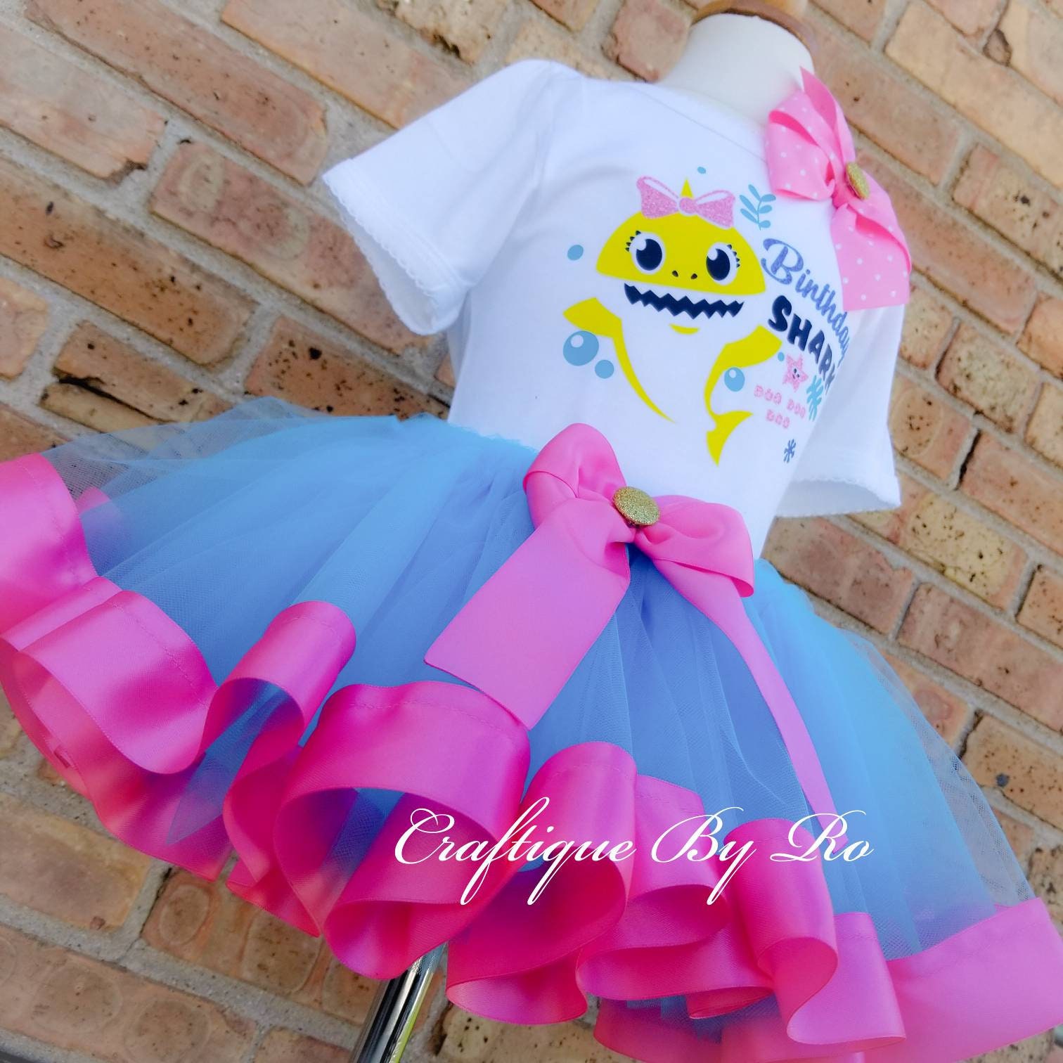 Gelber Hai Baby Geburtstag Outfit - Erster Baby Tutu Hai Shirt von TheCraftiqueByRo