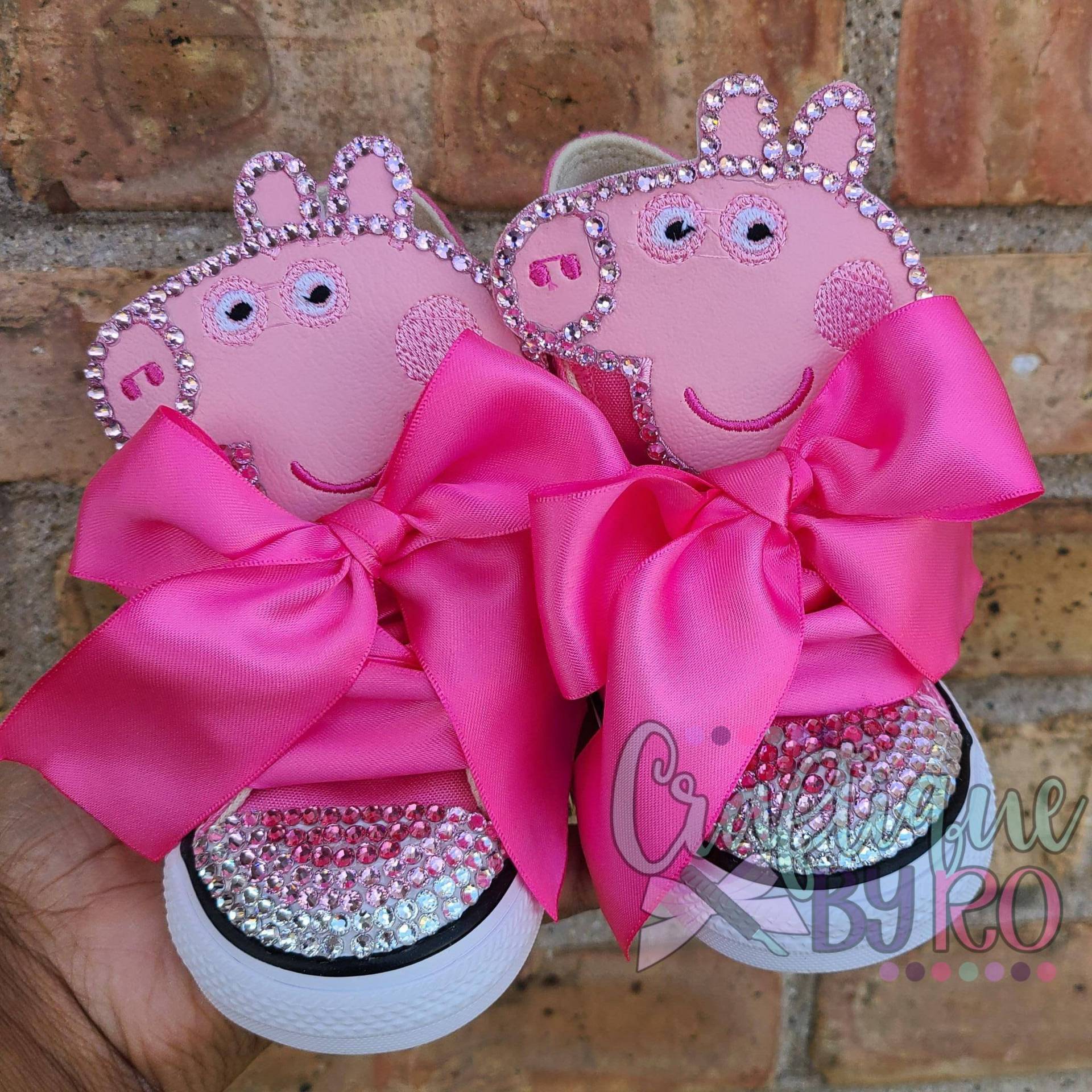 Schwein Geburtstags-Bling Schuhe - Geburtstags-Outfit Individuelle Tier Bling Beige Schwein Geburtstags-Bling Schuhe - Geburtstags-Outfit Individuelle Tier Bling Beige von TheCraftiqueByRo