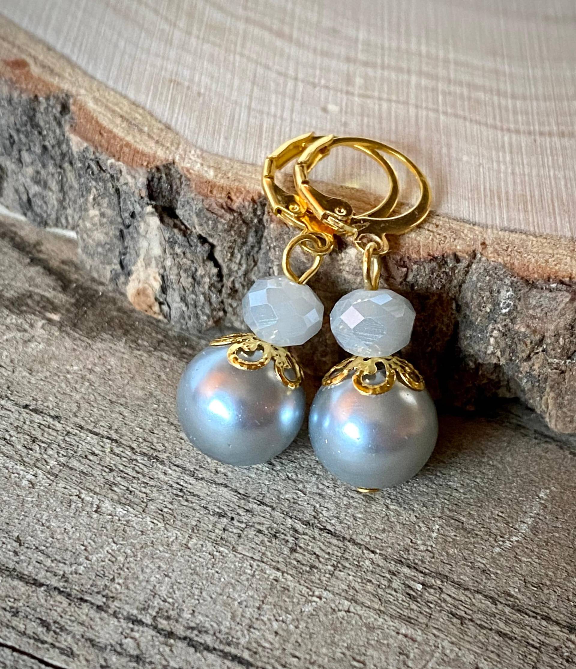 Graue Ohrringe, Perlenohrringe, Hochzeit, Graue Perlen, Nicht Anlaufende Huggie, Graues Schmuckset, Brautjungfern Geschenke, Brautjungfernsets, Grau Graue Ohrringe, Perlenohrringe, Hochzeit, Graue Perlen, Nicht Anlaufende Huggie, Graues Schmuckset, Brautjungfern Geschenke, Brautjungfernsets, Grau von TheCraftista