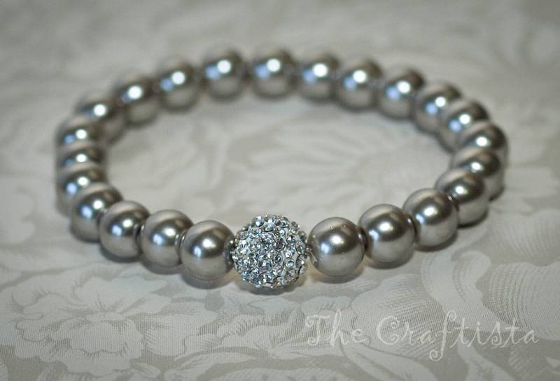 Graues Armband, Graues Dehnbares Graue Hochzeit, Perlen Und Micro Pave Cz Kugeln, Brautjungfer Geschenk von TheCraftista