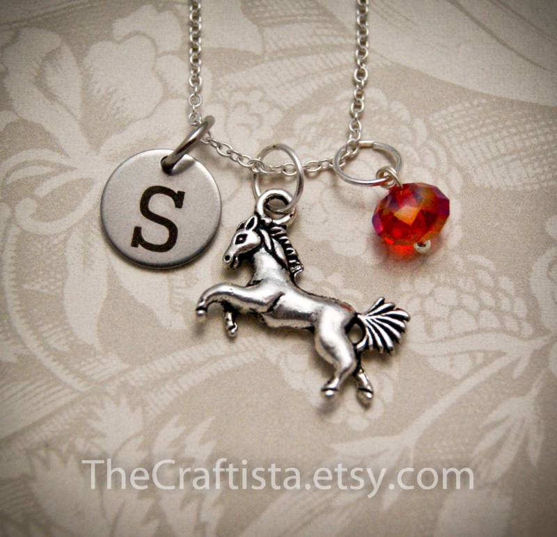 Personalisierte Pferdekette Mit Initial Charm & Geburtsstein, Pferdekette, Pferdeanhänger, Pferdemaskot Charm von TheCraftista
