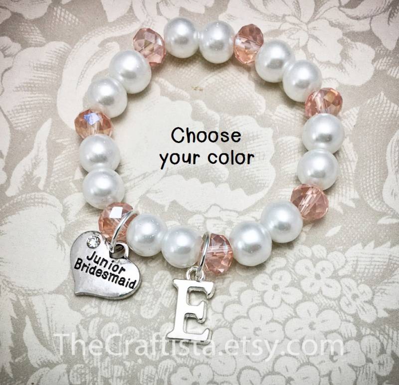 Personalisiertes Junior Brautjungfernarmband Mit Initial -Jcp - Brautjungfernarmband, Farbwahl, Perlenarmband, Initialarmband von TheCraftista